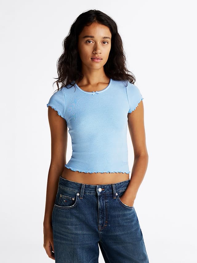 T-shirt ajusté côtelé à manches à volants