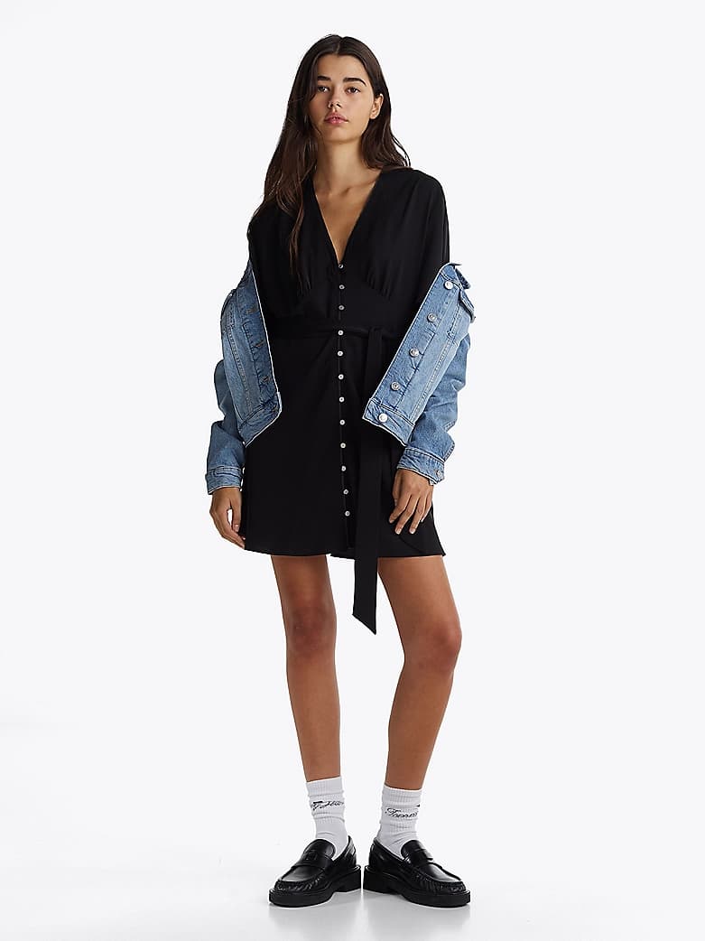 Robe courte à manches papillon