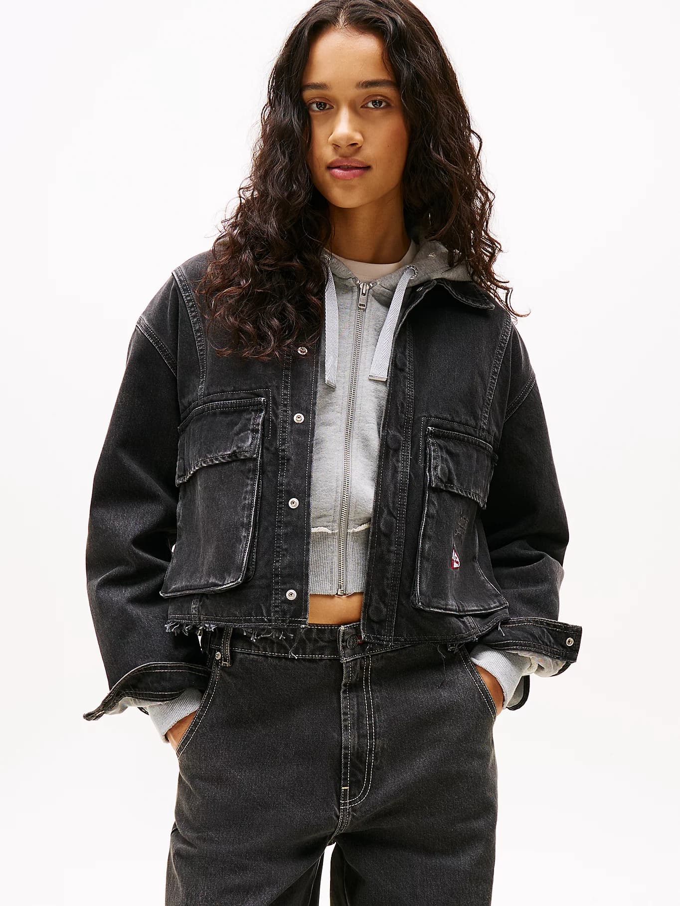 Veste courte en denim à ourlet effiloché
