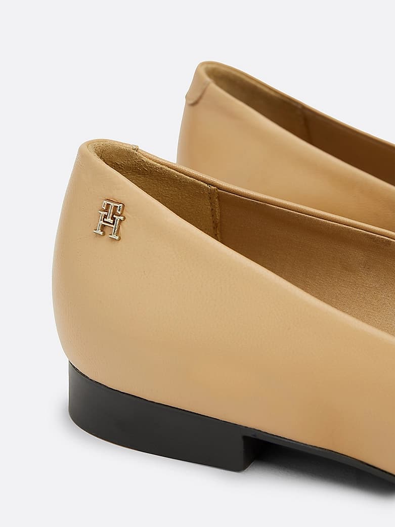 Ballerines TH Monogram en cuir à bout pointu