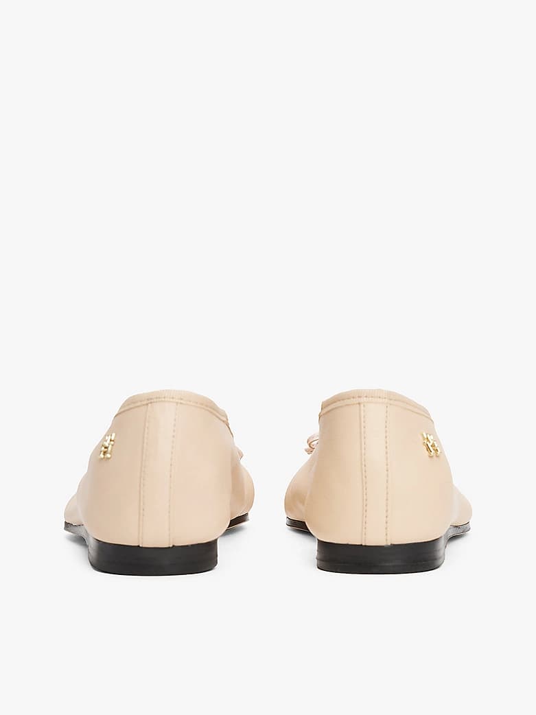Ballerines en cuir à monogramme TH