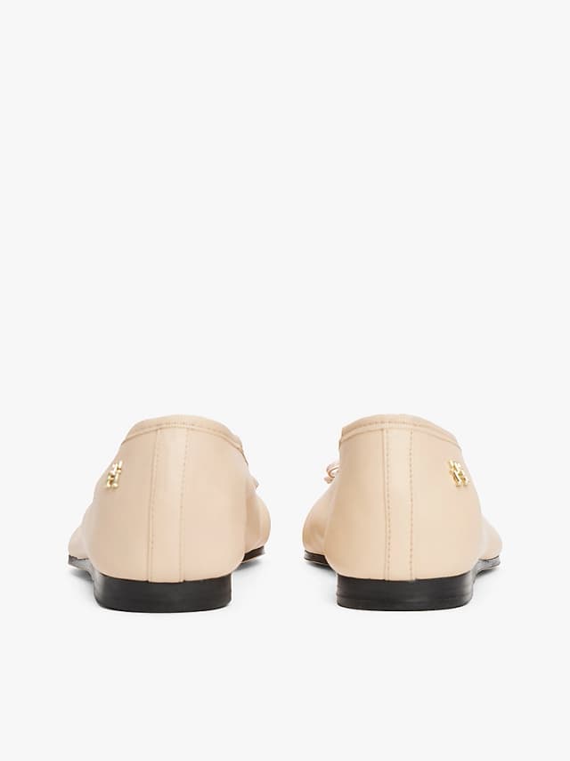 Ballerines en cuir à monogramme TH
