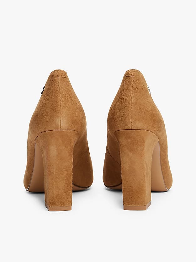 Escarpins en daim à talon carré et monogramme