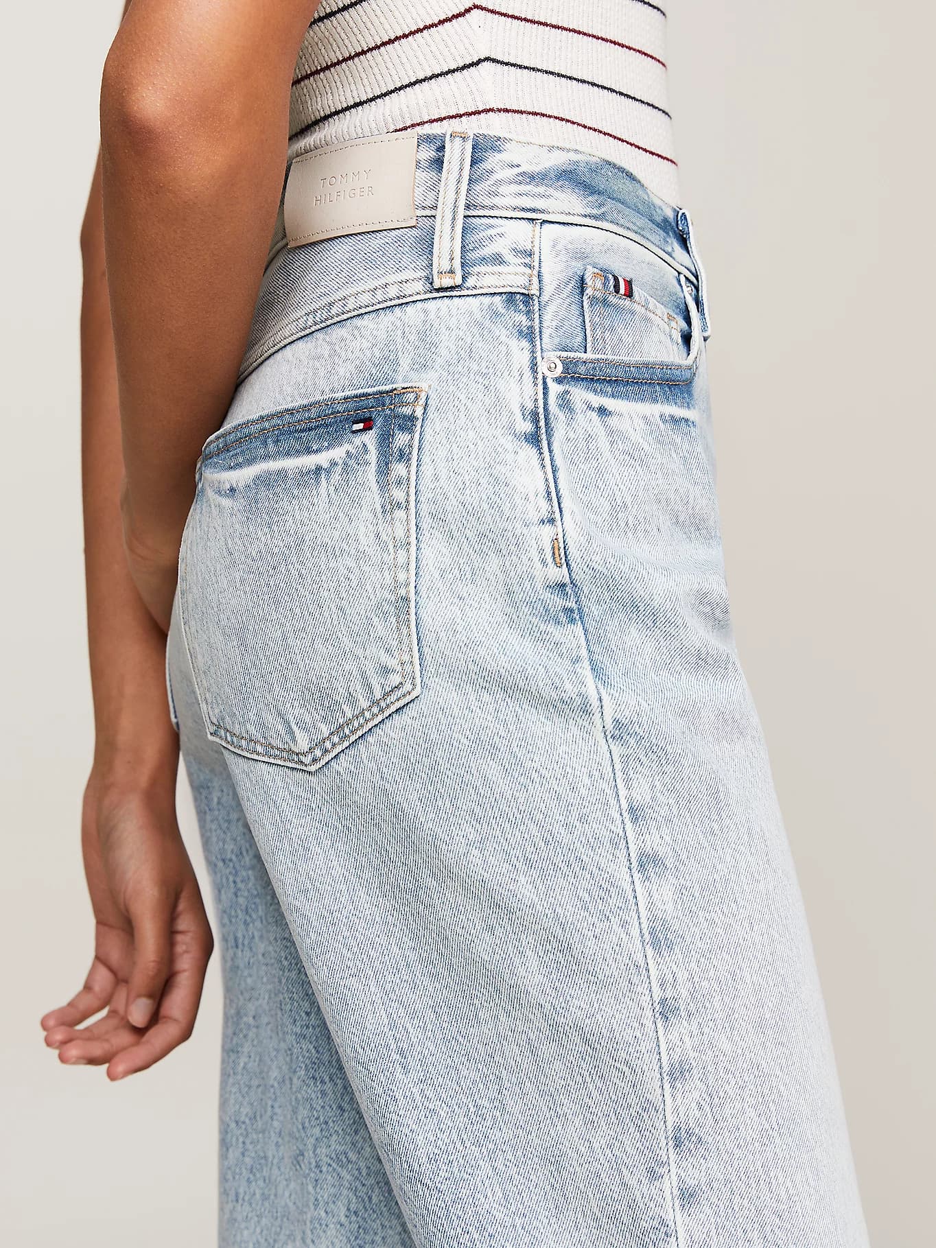 Jean droit à coutures décalées taille haute