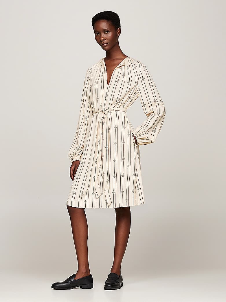 Robe moulante évasée courte à fronces