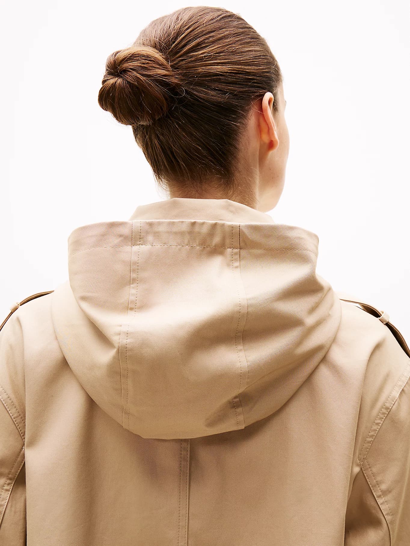 Parka à capuche et pattes aux poignets