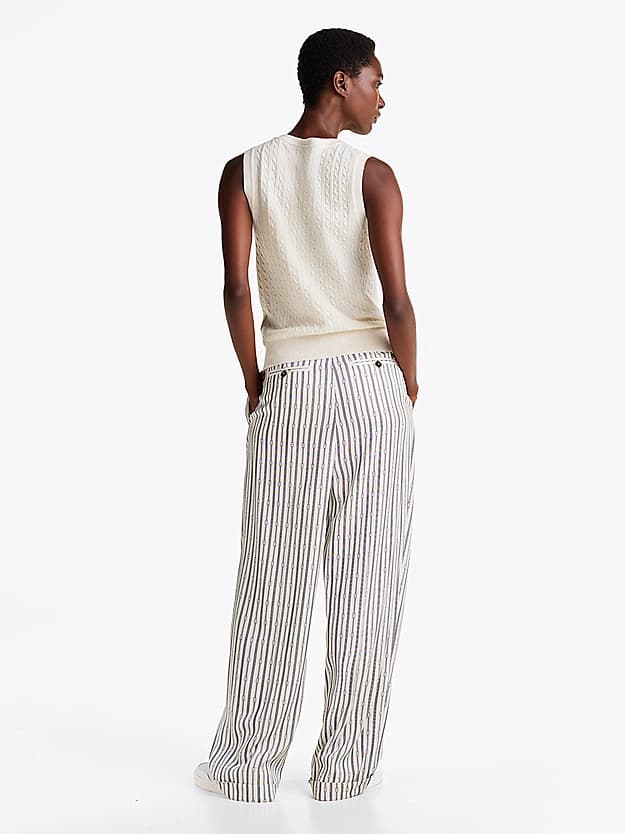 Pull sans manches ajusté en laine majoritaire
