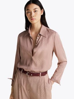 Chemise coupe standard à poignets resserrés