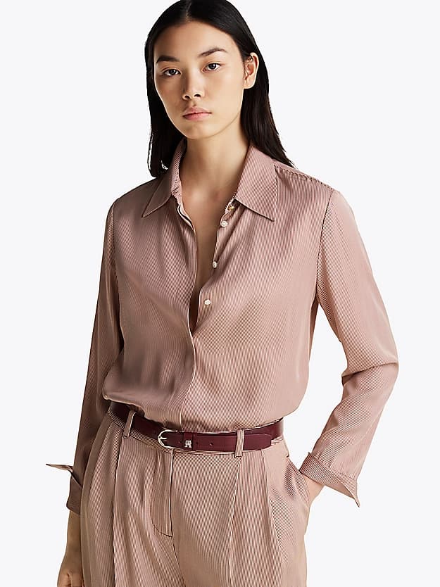 Chemise coupe standard à poignets resserrés