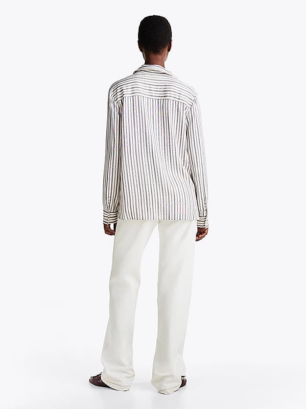 Chemise coupe standard à poignets resserrés