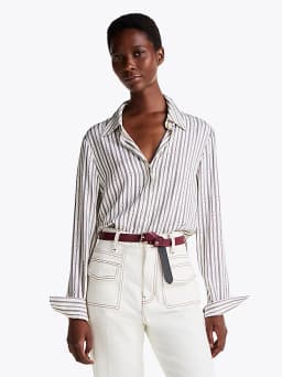 Chemise coupe standard à poignets resserrés