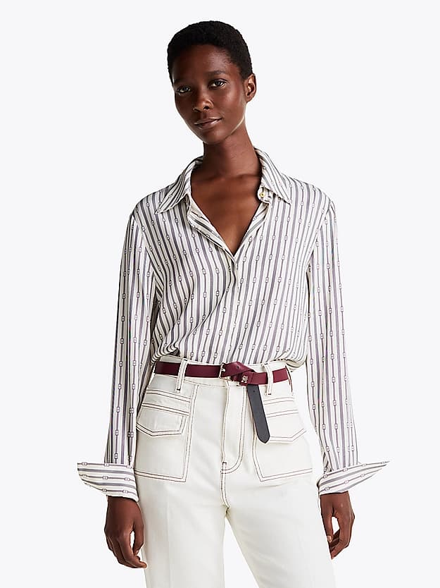 Chemise coupe standard à poignets resserrés