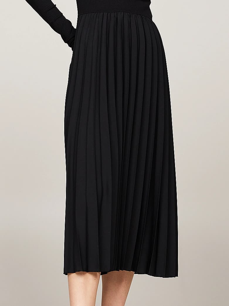 Robe longueur midi plissée à col cheminée