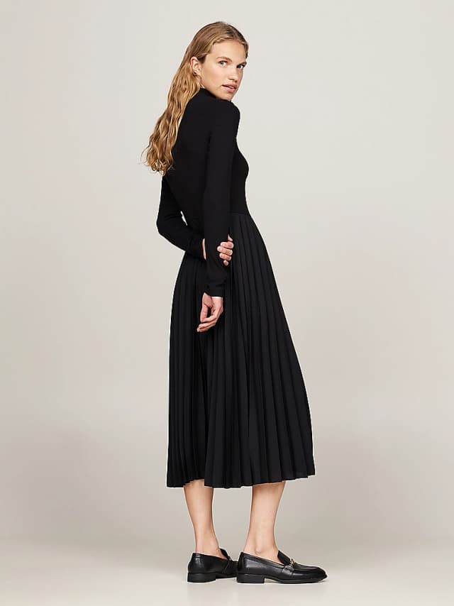 Robe longueur midi plissée à col cheminée