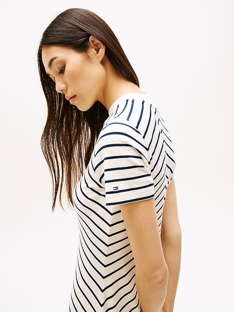 Robe longueur midi moulante et évasée