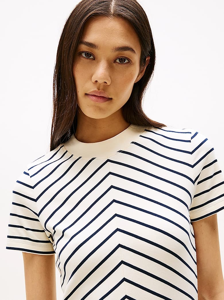 Robe longueur midi moulante et évasée