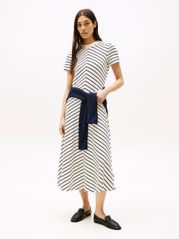 Robe longueur midi moulante et évasée