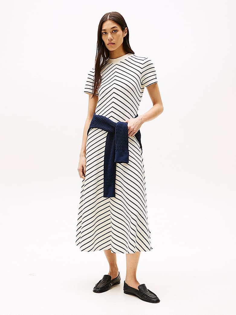 Robe longueur midi moulante et évasée