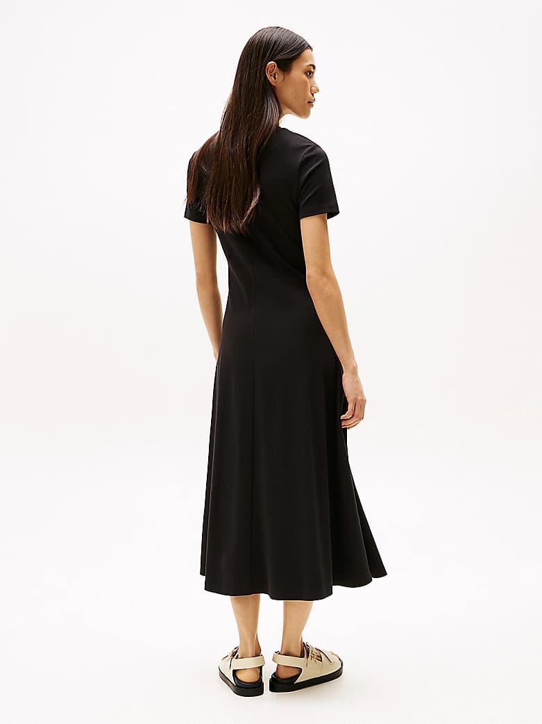 Robe longueur midi moulante et évasée