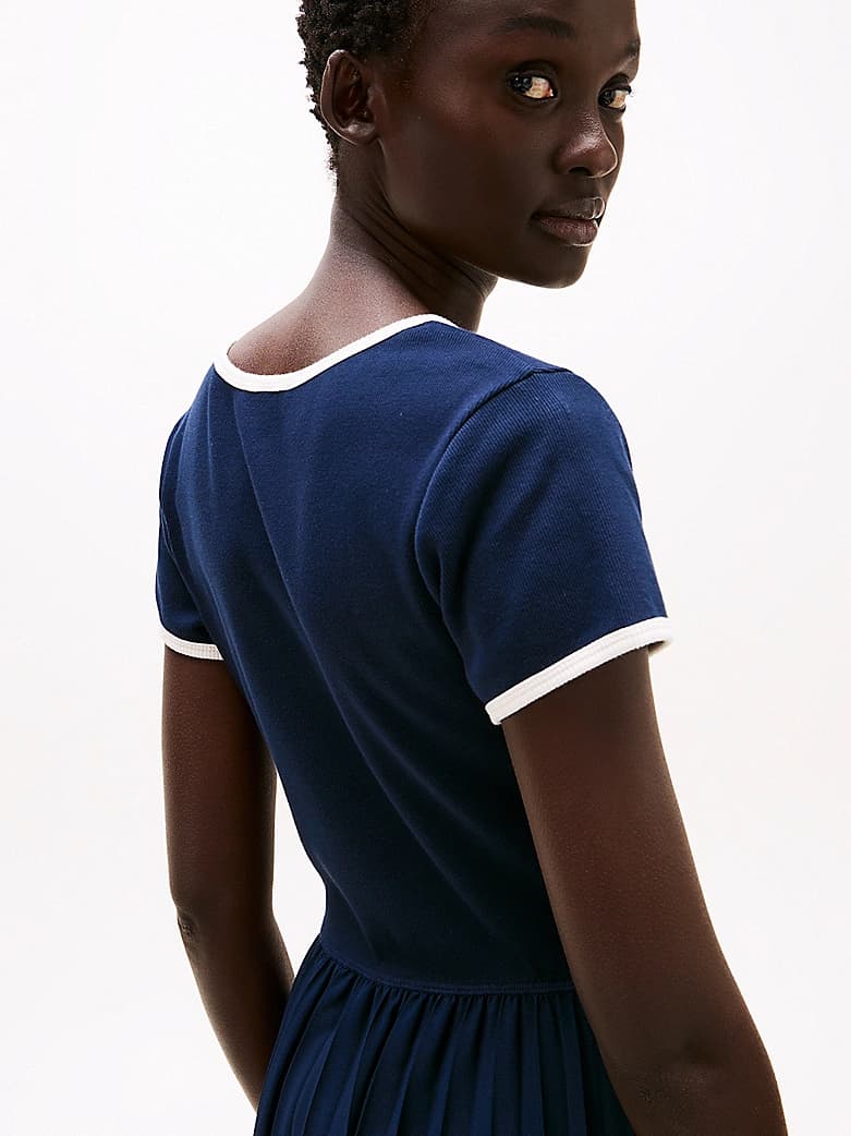 Robe midi moulante et évasée plissée