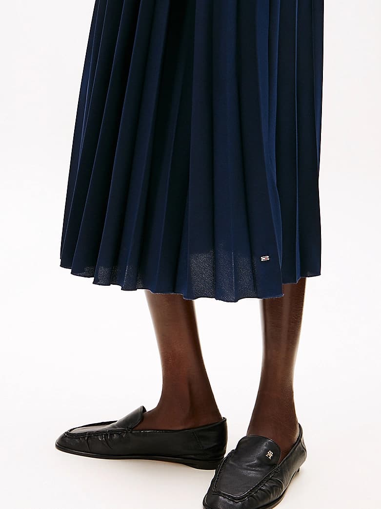 Robe midi moulante et évasée plissée