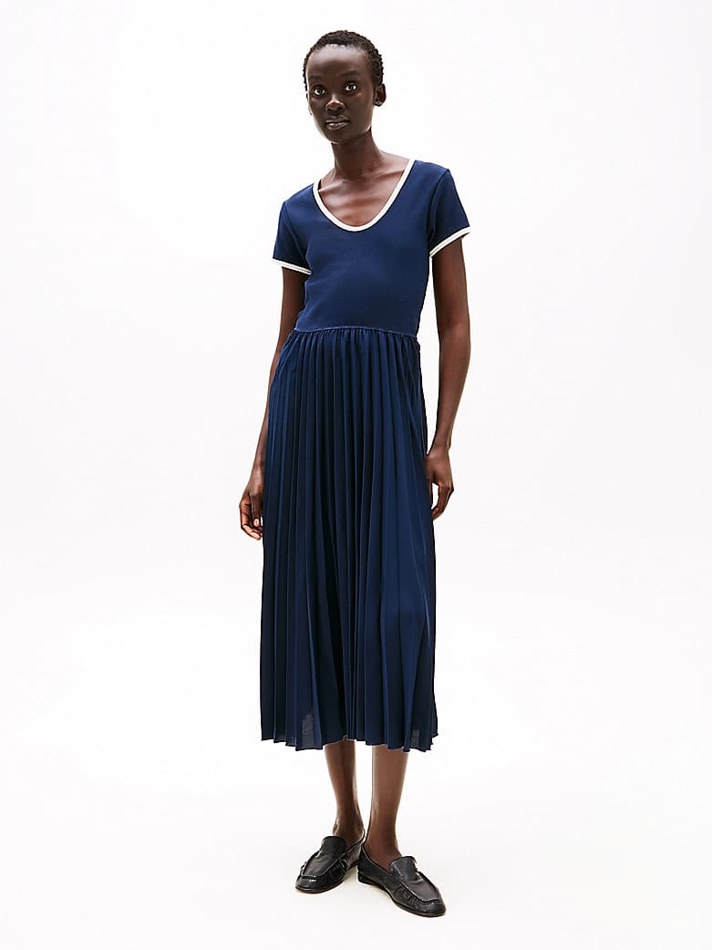 Robe midi moulante et évasée plissée